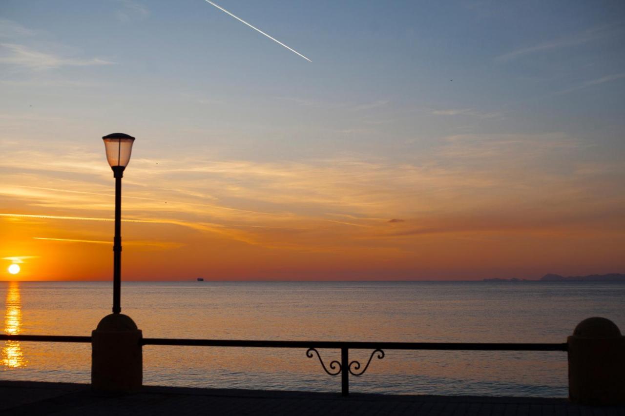 Sea Side Rooms Rhodes City エクステリア 写真